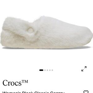 NWT Crocs Classic Cozzzy Luxe Slippers- W 11, M 9